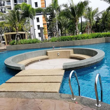 Timurbay Seafront Residence By Hardinahomes Kuantan Ngoại thất bức ảnh