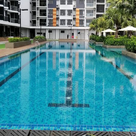 Timurbay Seafront Residence By Hardinahomes Kuantan Ngoại thất bức ảnh
