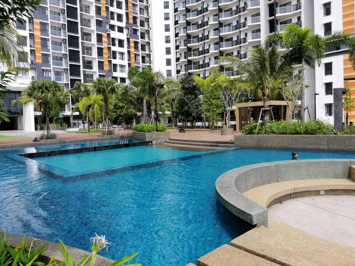 Timurbay Seafront Residence By Hardinahomes Kuantan Ngoại thất bức ảnh
