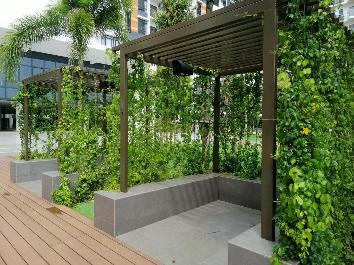 Timurbay Seafront Residence By Hardinahomes Kuantan Ngoại thất bức ảnh