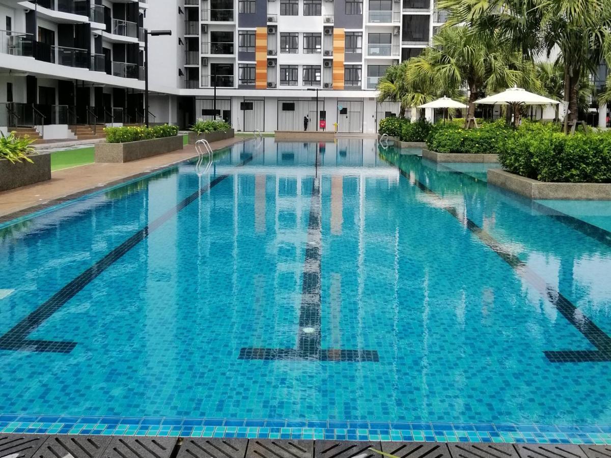 Timurbay Seafront Residence By Hardinahomes Kuantan Ngoại thất bức ảnh